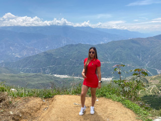 Alter: 23 / Zwilling - Alter: -160 / normal - Geschlecht: weiblich - Ausrichtung: heterosexuell - Haare: braun / lang - Piercing: keins - bewebmaster-Alter: B - Hautfarbe: gebräunt - Augen: braun - Rasur: teilrasiert